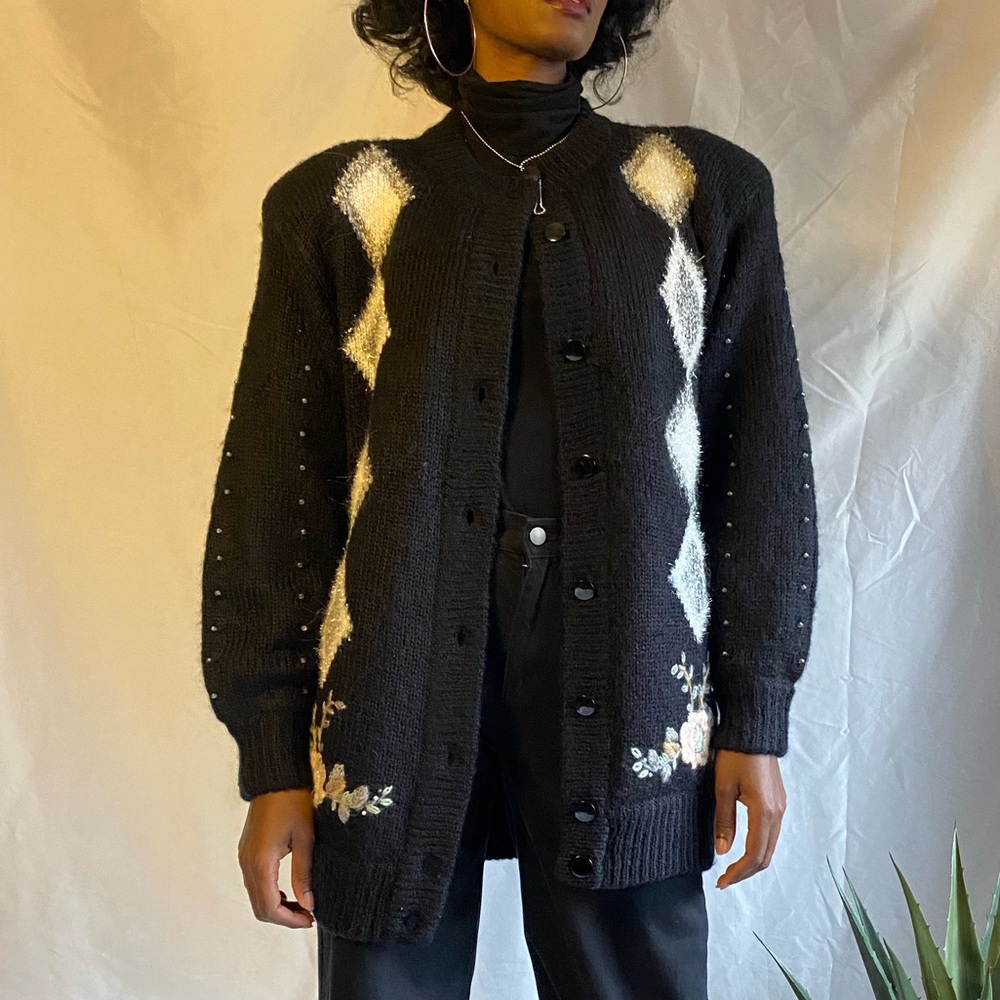 Vintage sweater cardigan with embroidered floral details